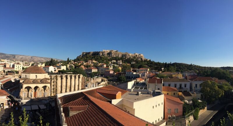 Visiter Athènes : vue de l'Acropole depuis Monastiraki