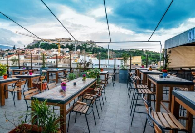 Le rooftop Couleur Locale : un bar avec vue sur l'Acropole à Athènes