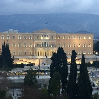 Vue générale de la place Syntagma à Athènes