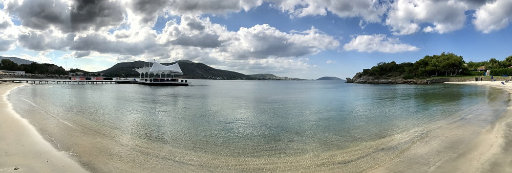 Vue d'ensemble de la plage de Lagonissi Grand Beach