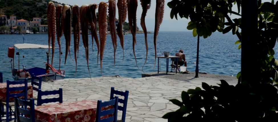 taverne mezzes bord de mer grece