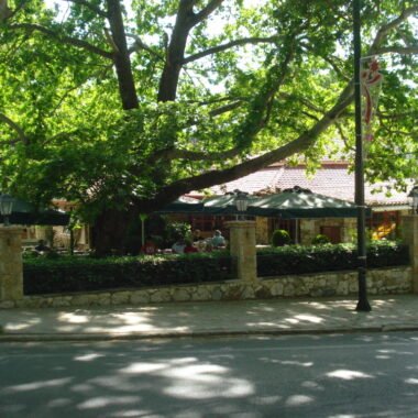 L'extérieur du restaurant O Telis à Pendeli