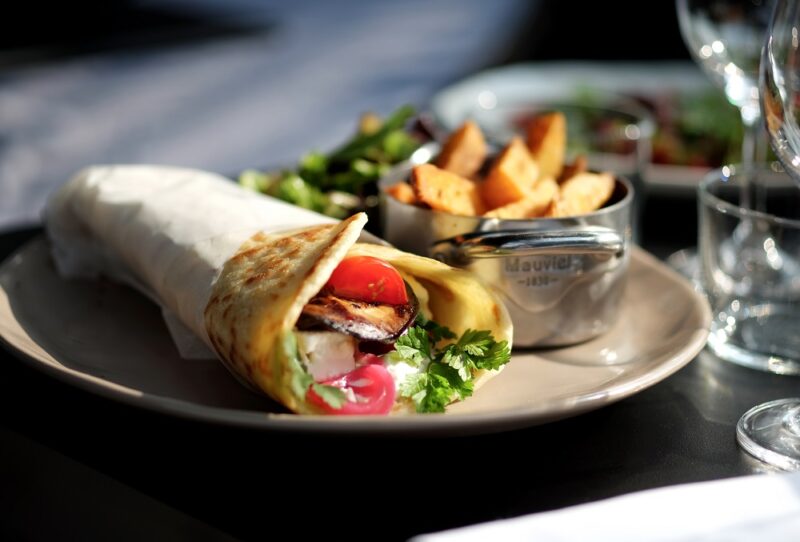 Le pain pitta maison du vrai restaurant grec à Paris Yaya