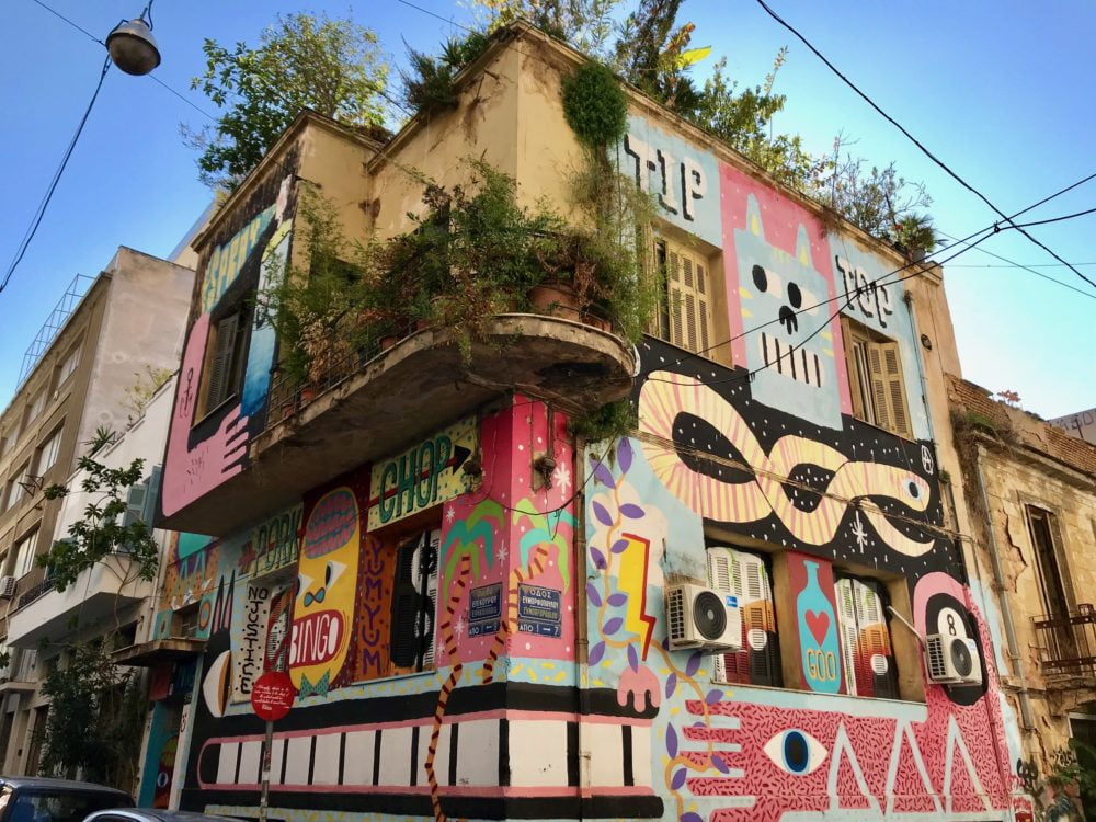 Immeuble entièrement recouverts de graffitis à Athènes Psiri