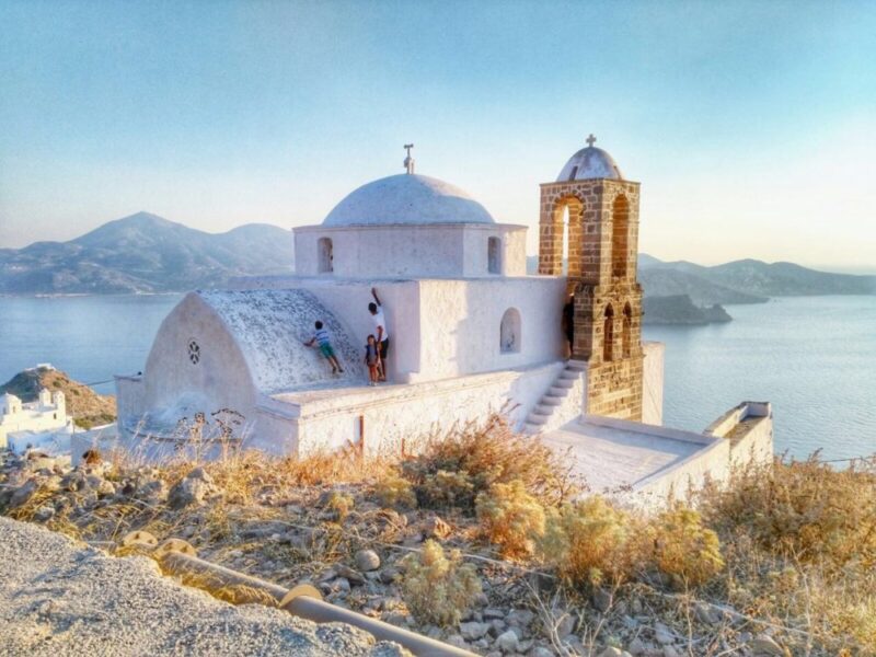 église à Plaka, milos dans les Cyclades