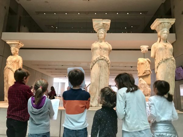 Visiter le musée de l'acropole d'athenes avec des enfants
