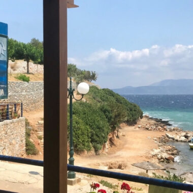 Restaurant authentique en bord de mer à Sesi près d'Athènes