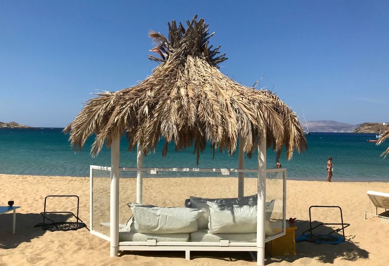 La plage de Mylopotas à Ios, Cyclades, Grèce