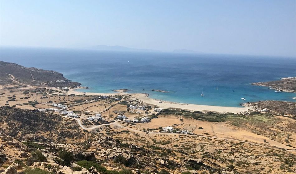 La plage de Manganari à Ios, dans les Cyclades en Grèce