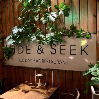 Hide & Seek : un restaurant avec terrasse et jardin à Athènes