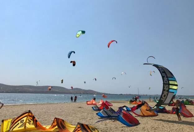 faire du kitesurf en Grèce paros naxos santorin kos rhodes Athènes Eubée