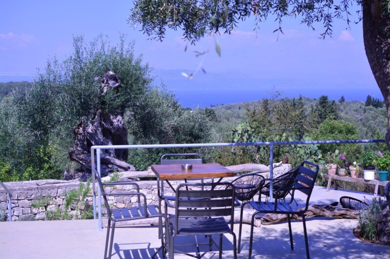 averto magasia restaurant terrasse vue paxos
