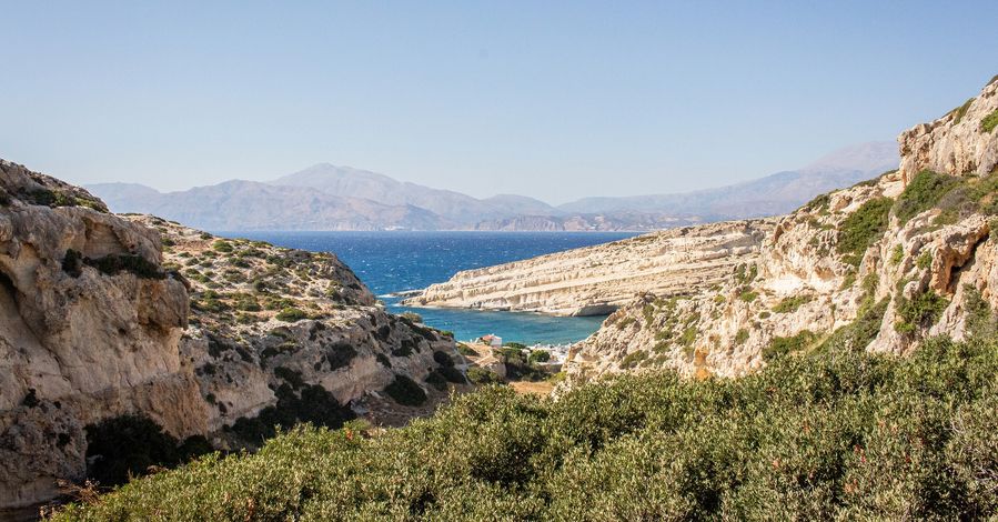 Plage de Matala en Crète, grottes, hippies, Grèce