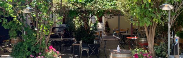 Ama Lachei Ama Laxei une taverne grecque à Exarchia athenes