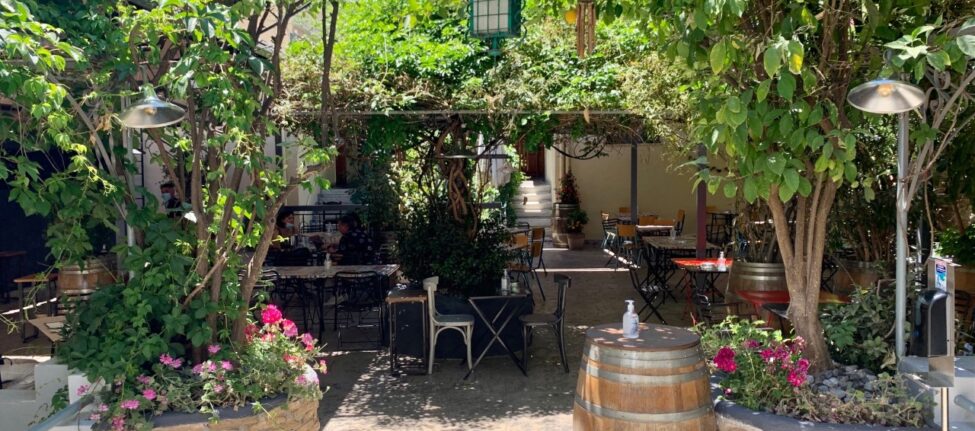 Ama Lachei Ama Laxei une taverne grecque à Exarchia athenes