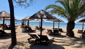 Moraitis Beach à Schinias Athènes : une plage sympa près d'athènes