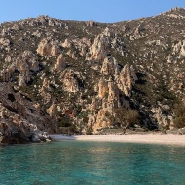 L'île de Polyaigos en Grèce : une île grecque avec des plages de rêve