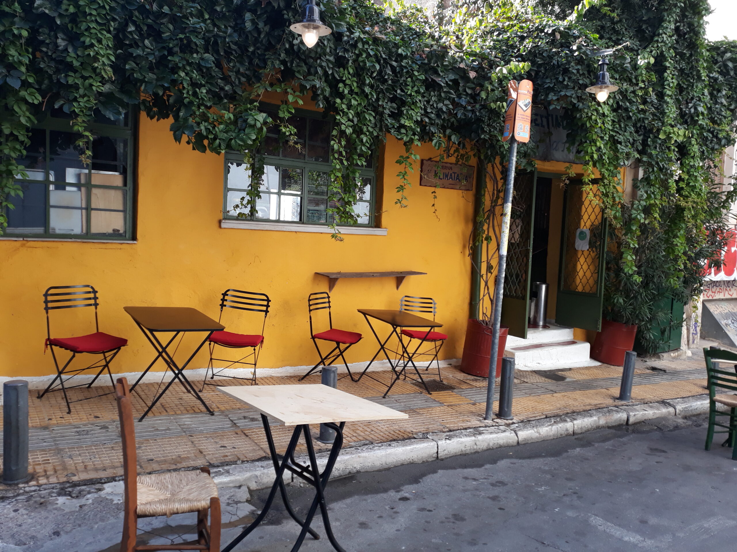 les anciennes tavernes d'Athènes - taverne authentque Athènes - meilleure taverne athènes