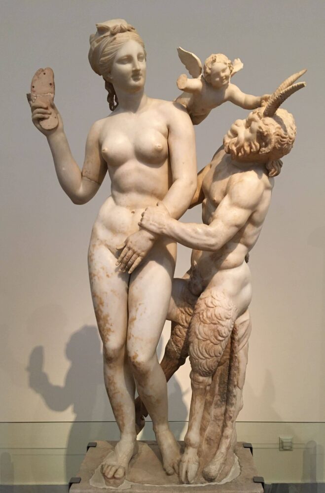 Mythologie grecque : Aphrodite et Pan au musée archéologique d'Athènes