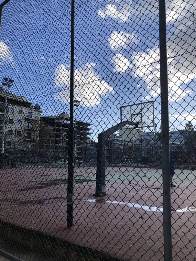 Terrain de basket à Koukaki