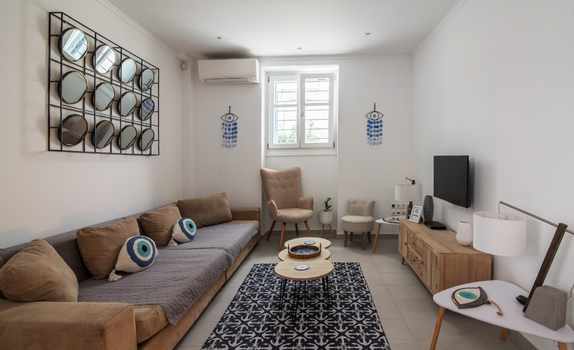 Image de l'annonce Appartements à louer à Athènes dans villa Néoclassique numéro : 73855