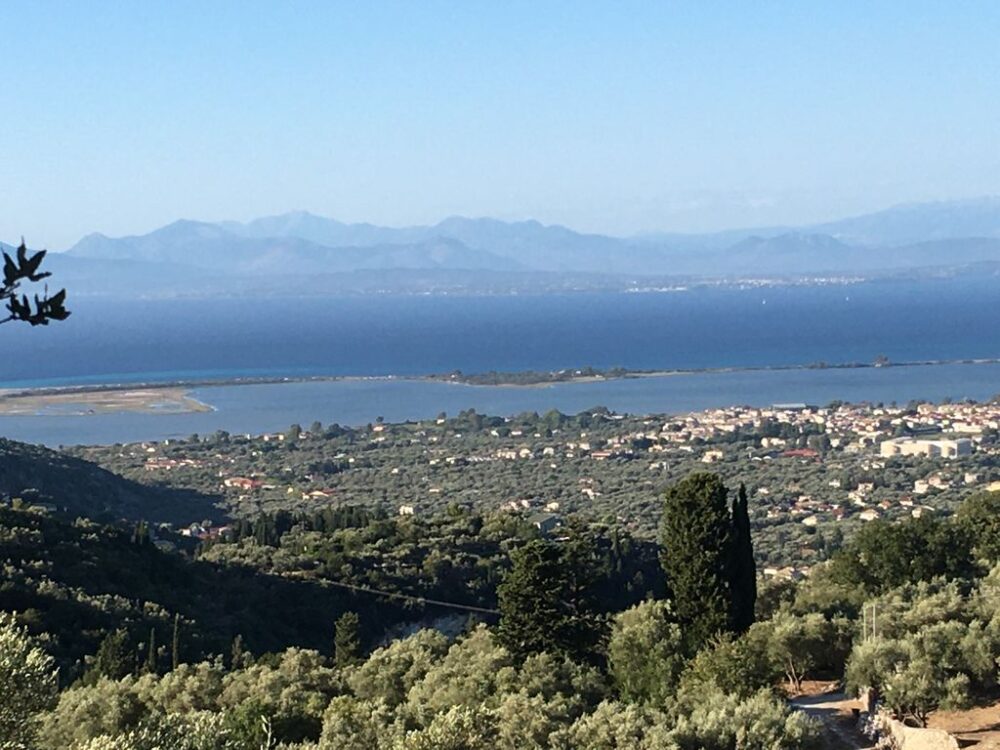 vue de l'île de Lefkada depuis les montagnes à l'intérieur de l'île
