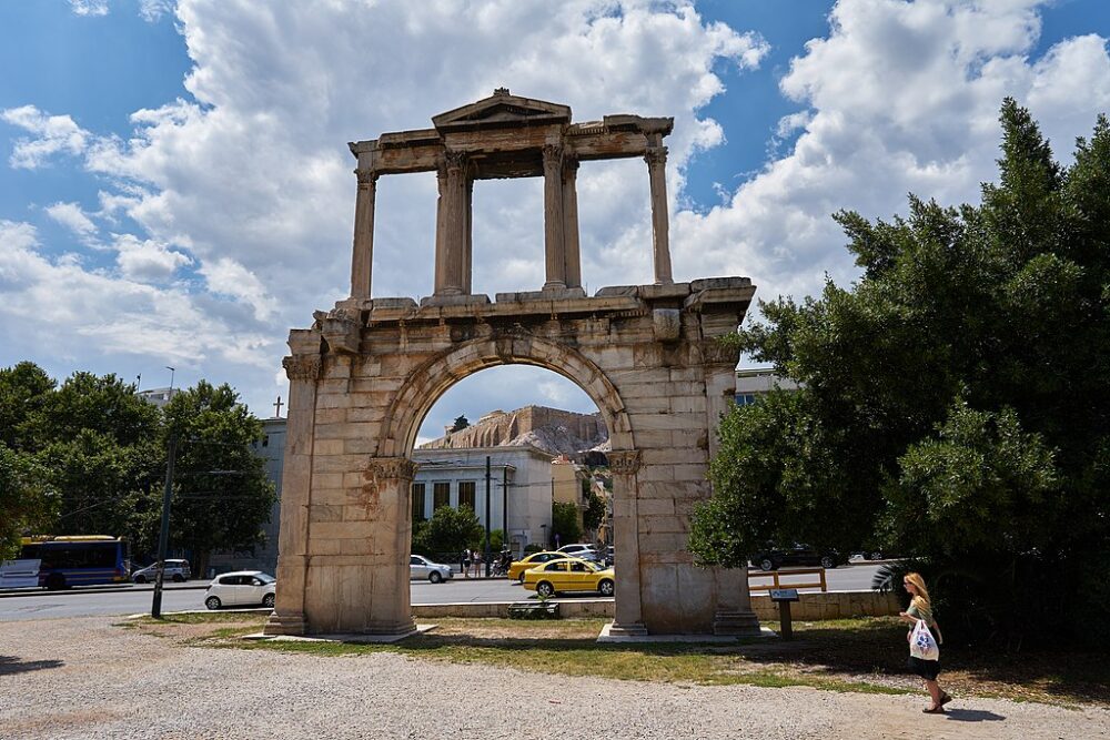 porte d'hadrien à Athènes Grèce empereur romain plaka