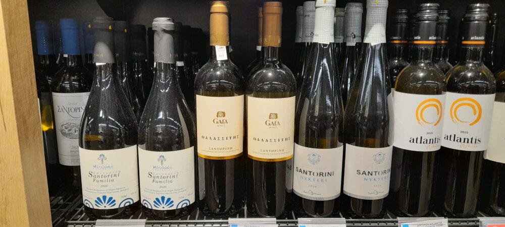 Bouteilles de vin blanc grec