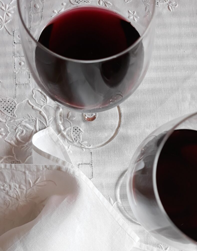 Verre de vin rouge grec