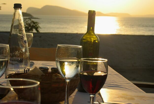 Vin grec Table Verres Mer