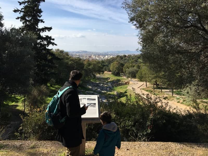 vue depuis la colline des nymphes à Athènes en Grèce