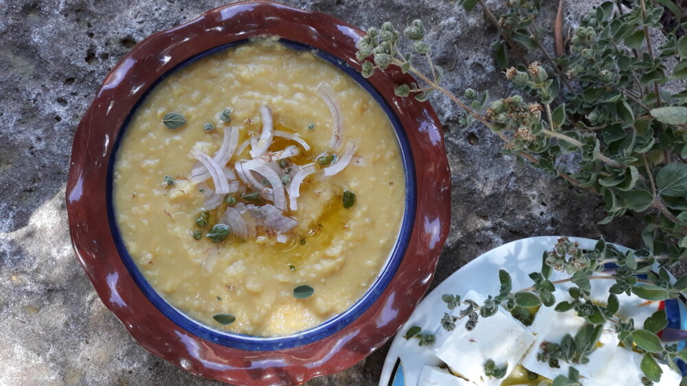 La fava, lentilles jaunes, un des légumes secs typique dans la cuisine grecque