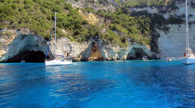grottes bleues à Paxos en Grèce