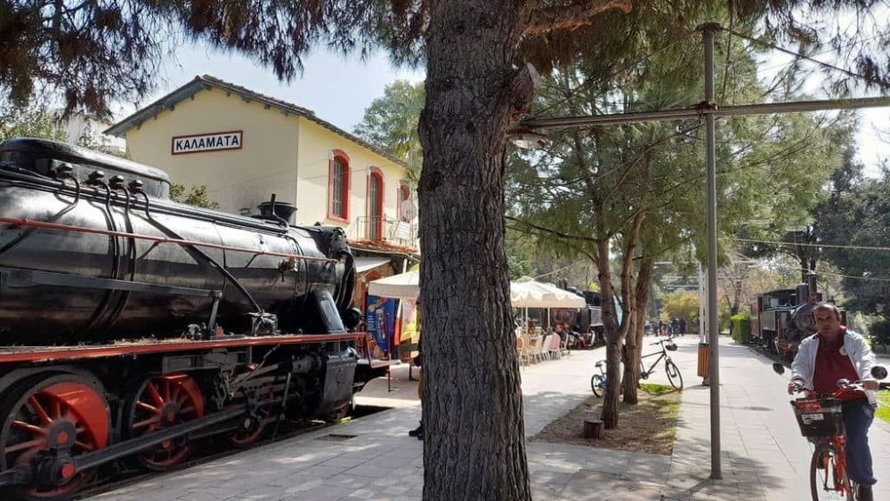 ancien train et musée au parc-musée des chemins de fer à Kalamata