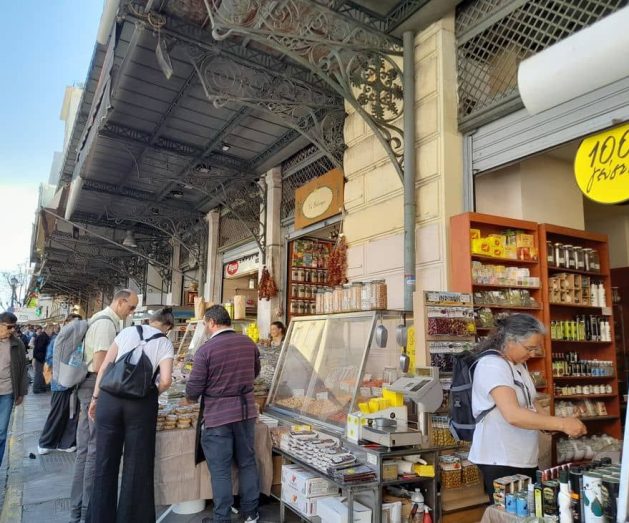 boutiques d'épices devant le marché central d'Athènes