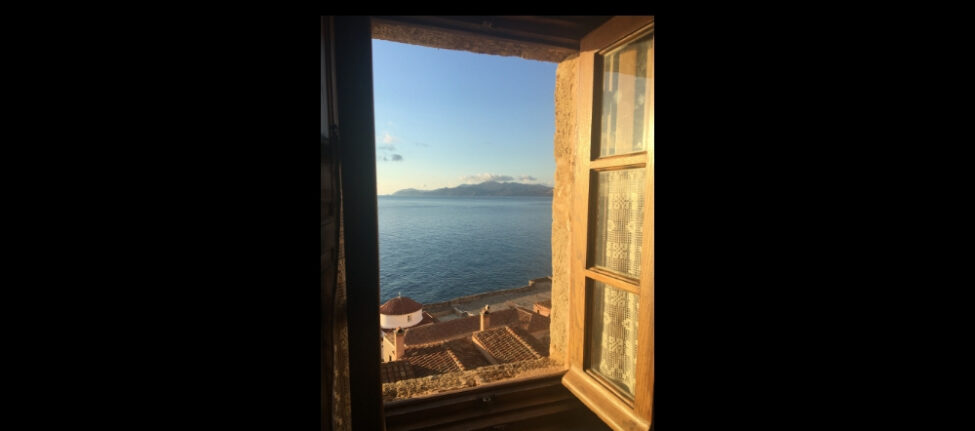 Vue sur la mer à Monemvasia en Grèce
