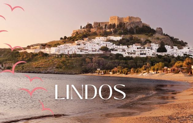 Lindos, vue sur le village à Rhodes, montagne et mer