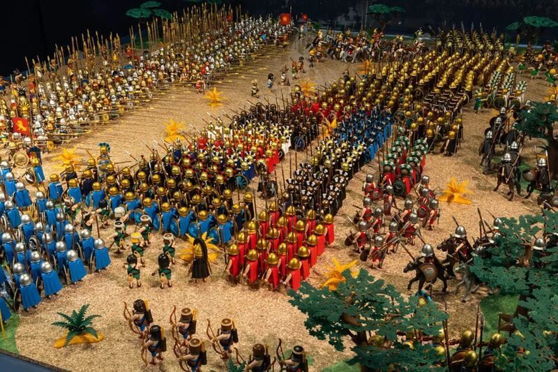 Reconstitution de la bataille de Chéronée en Playmobil au musée d'Art Cycladique