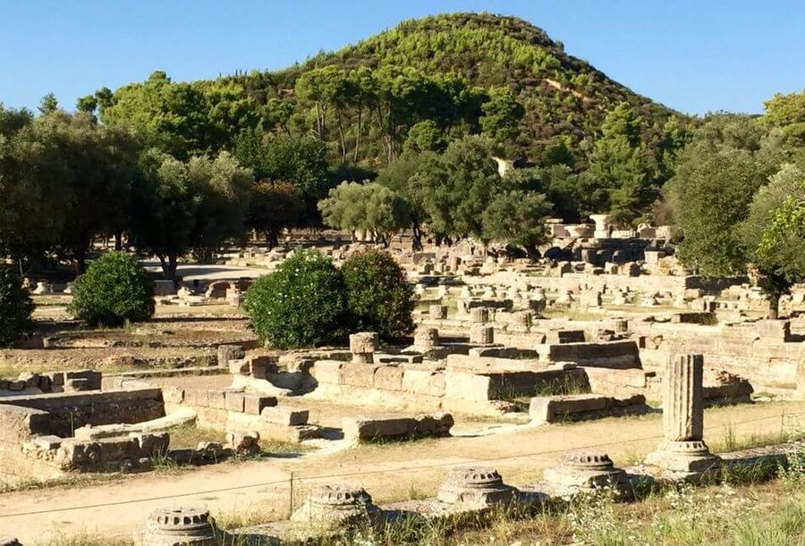 site archéologique d'Olympie en Grèce, vestiges, base colonnes