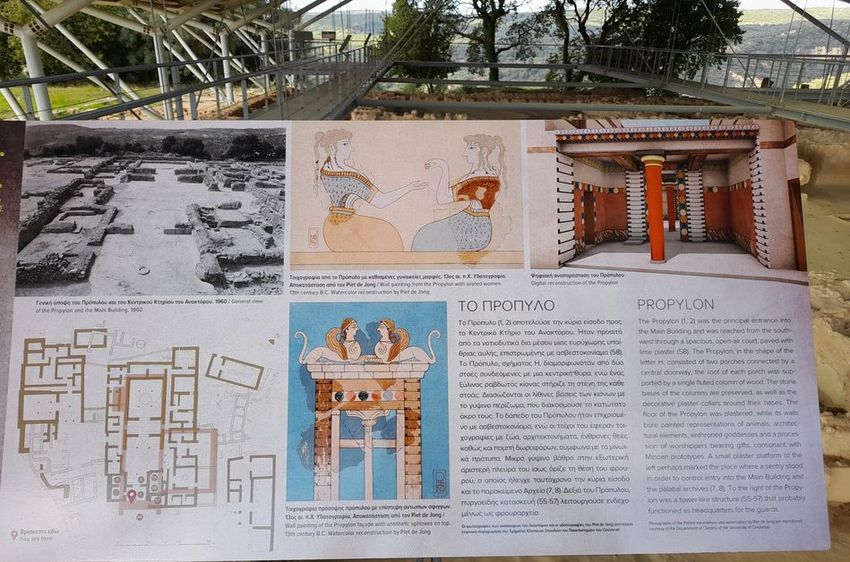 Panneaux explicatifs au palais de Nestor en Messénie