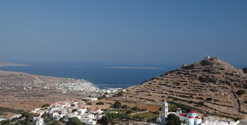 Village de Poli, montagne, mer, à Kasos en Grèce