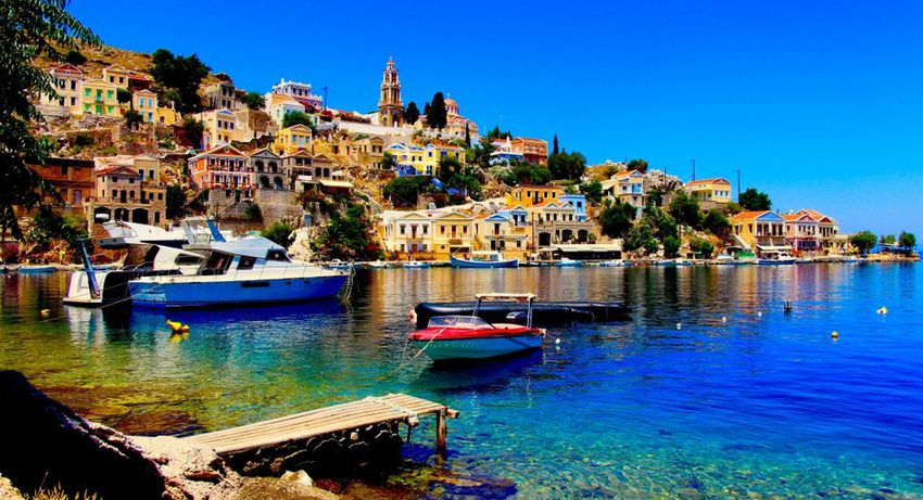 Le port d'Emborio à Chalki, Grèce