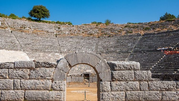 Théâtre antique au site archéologique de Dodone en Grèce