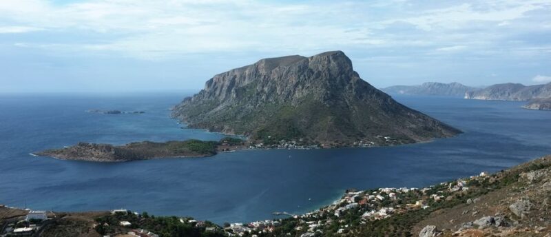ile de Telendos, vue depuis Myrties à Kalymnos. Dodécanèse - Grèce